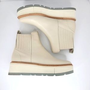 DOLCE VITA Women's Trevor Ivory Leather Chelsea Boots Size 9.5 NWOT
